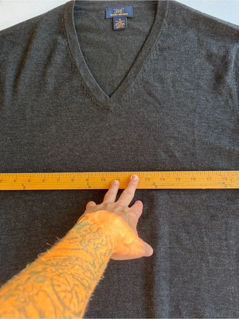 Brooks Brothers “346” Men’s Merino Wool Blend V-Neck Sweater Medium